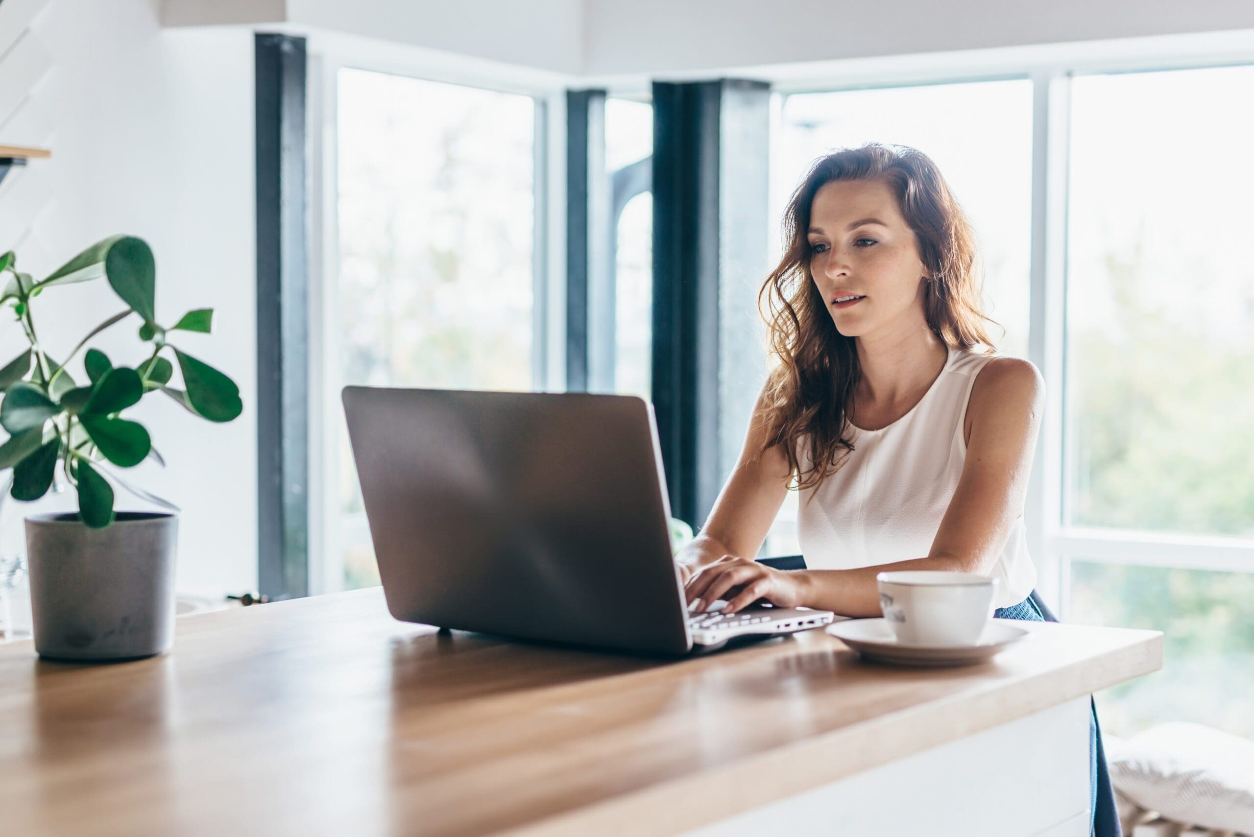 Femme travail maison télétravail